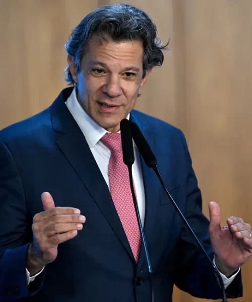 Imposto de importação maior mira trazer produção para o Brasil, diz Haddad
