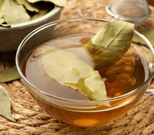 Chá para desinchar a barriga e aliviar o intestino: receita simples e acessível de nutricionista