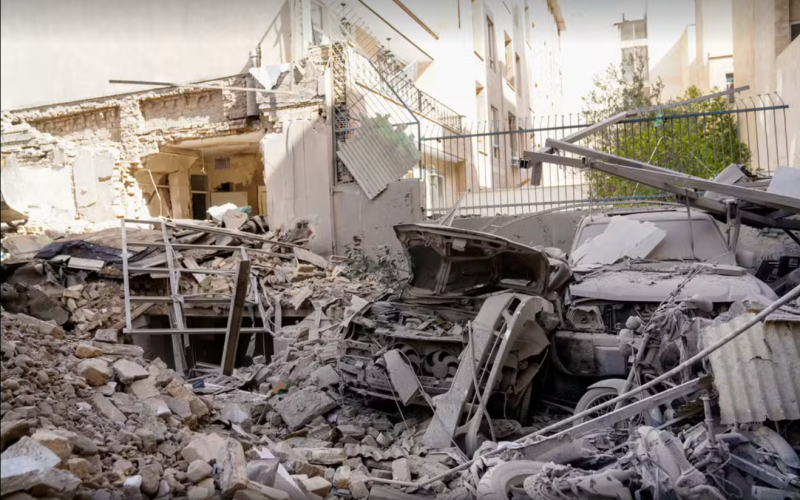 Mídia iraniana informa que ataques de EUA e Israel já somam 555 mortos