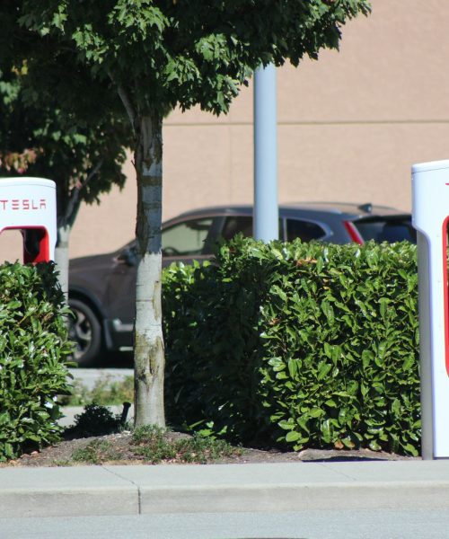 Alta da gasolina impulsiona carros elétricos após tensões no Irã