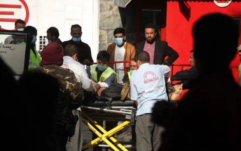 Ataque aéreo em Kabul deixa centenas de mortos e eleva tensão com o Paquistão