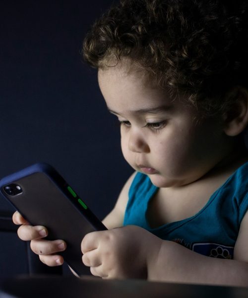 ECA Digital entra em vigor e impacta redes sociais no Brasil