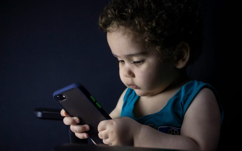 ECA Digital entra em vigor e impacta redes sociais no Brasil