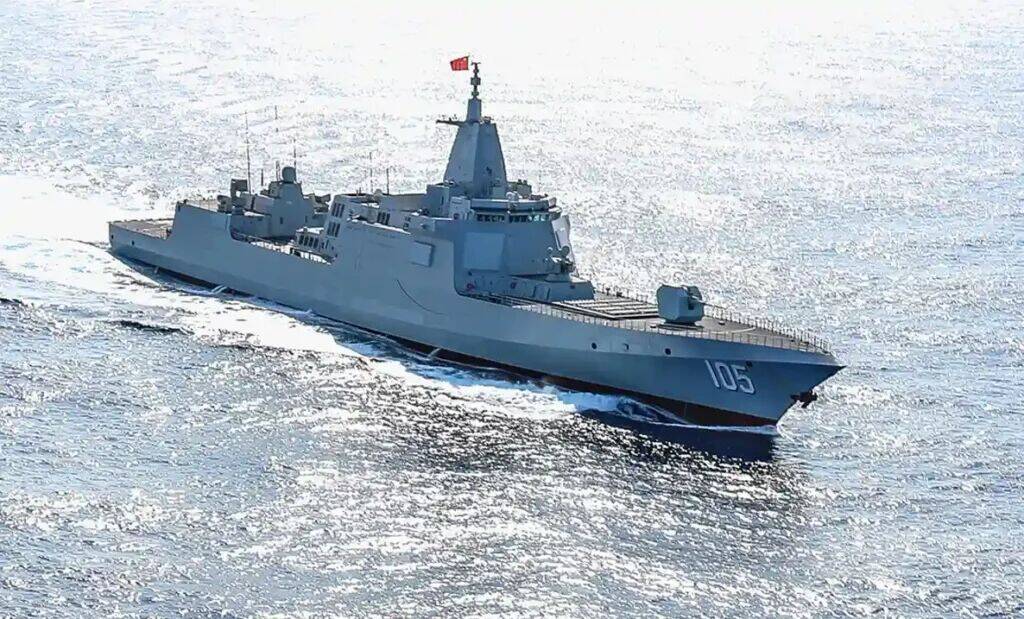 destroyer Tipo 055 da China com sistemas modernos de combate naval