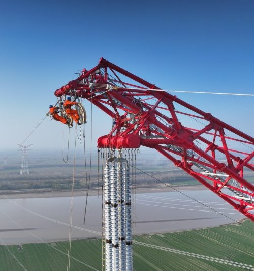 China acelera super-rede elétrica para enfrentar crises de energia