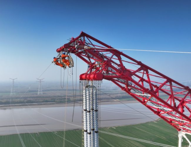 China acelera super-rede elétrica para enfrentar crises de energia