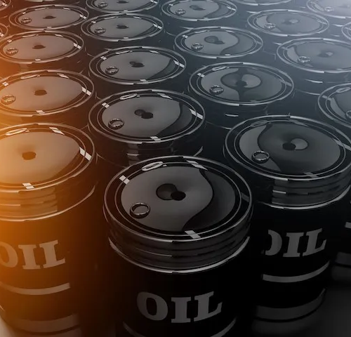 Petróleo sobe forte com escalada dos riscos geopolíticos após ataques ao Irã