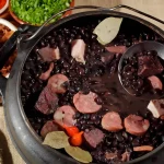 Feijoada: Origem, Receita Tradicional e o Prato Nacional do Brasil