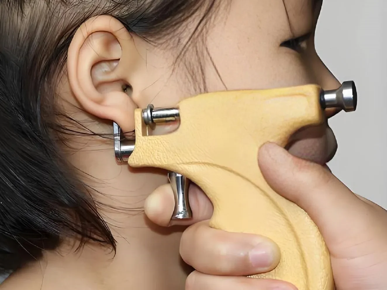 Piercing na Orelha:Pistola de Furagem