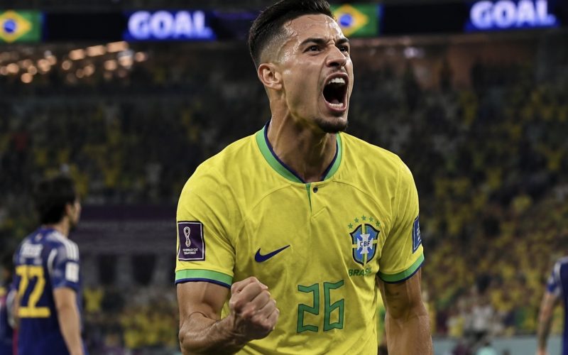Martínez marca nos acréscimos, Brasil vence o Japão por 2 a 1 e avança na Copa do Mundo