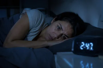 Você sempre acorda de madrugada? O corpo pode estar revelando a falta de 3 nutrientes importantes
