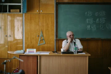 Por que ensinar no Brasil ficou tão difícil? Violência e burnout ajudam a explicar