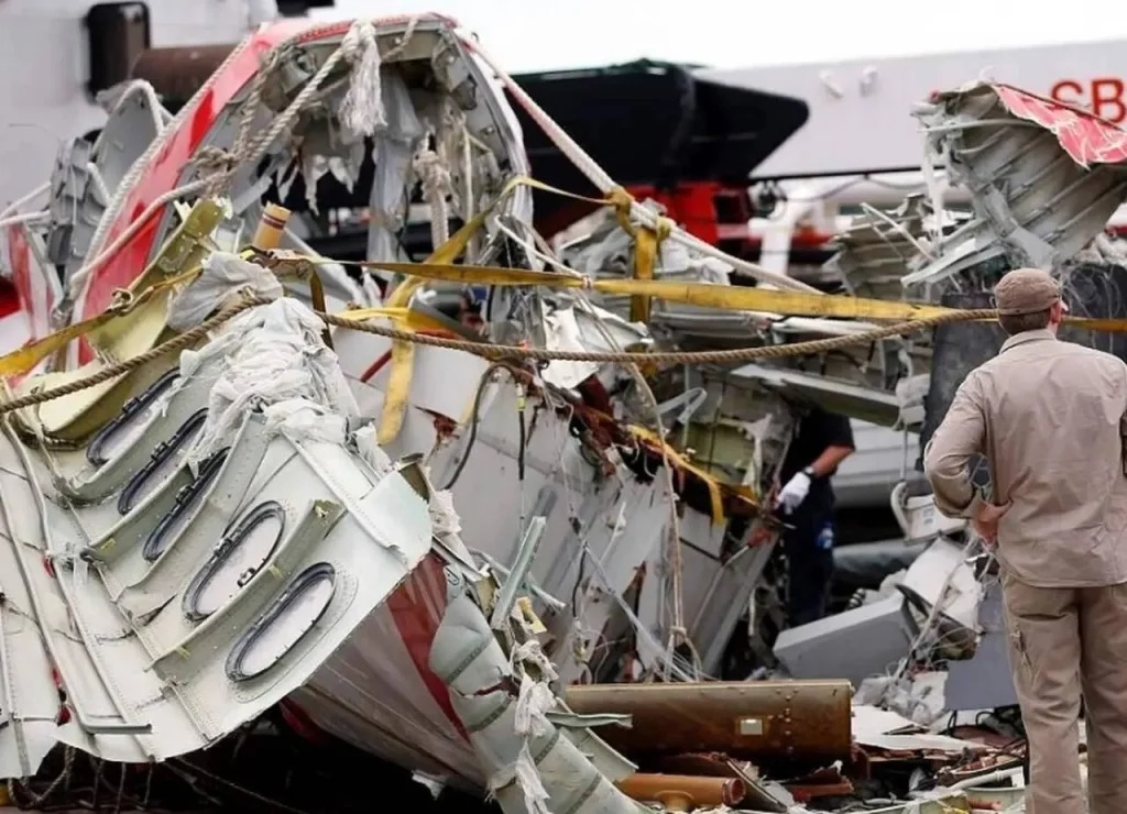 Destroços do avião da Voepass em Vinhedo, SP, após queda do voo 2283