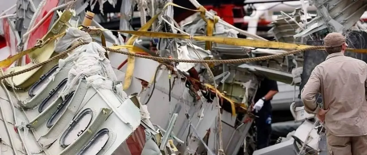 Destroços do avião da Voepass em Vinhedo, SP, após queda do voo 2283
